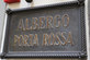 Табличка "Albergo Porta Rossa"